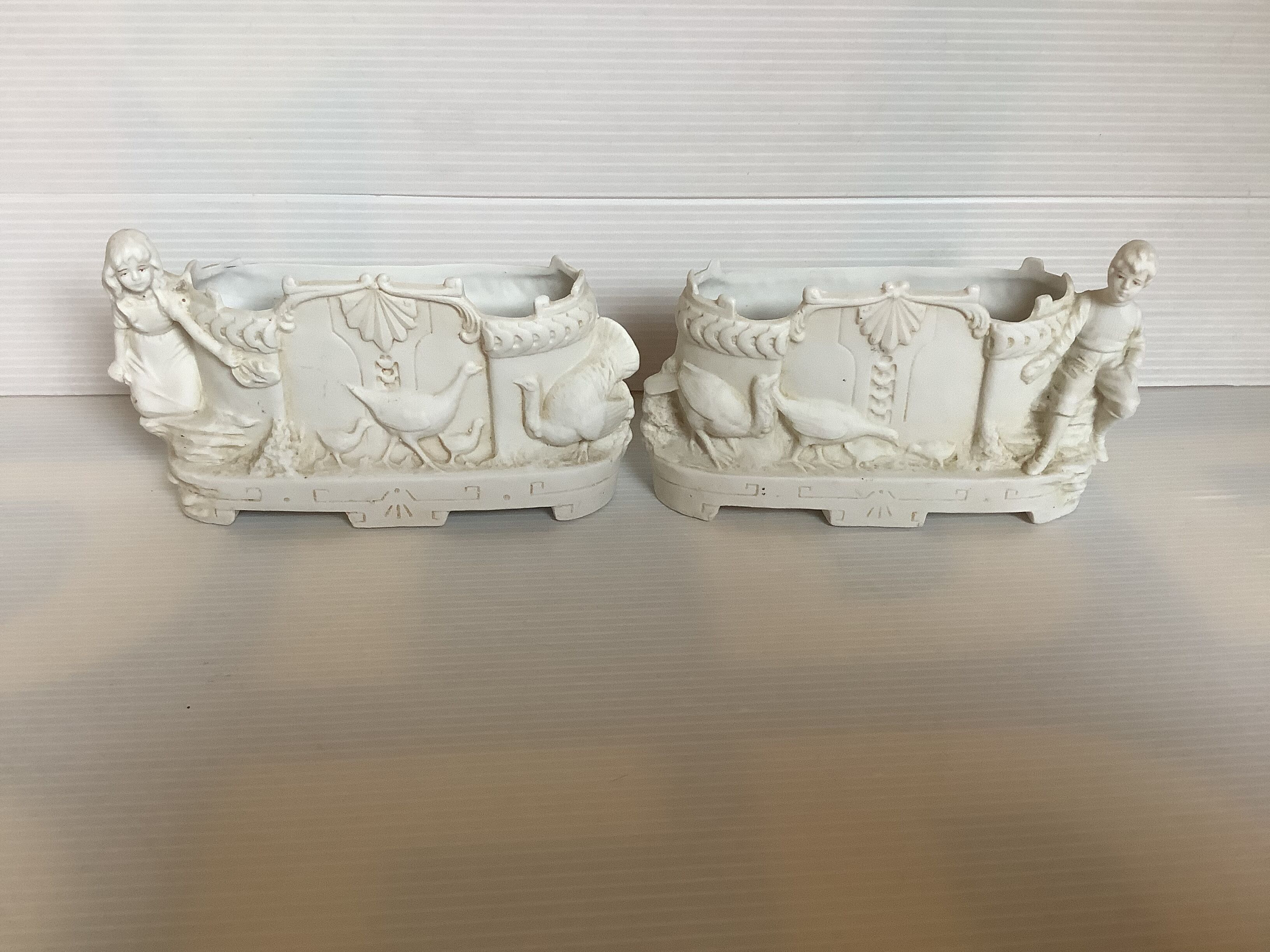 Pair old mini biscuit planters