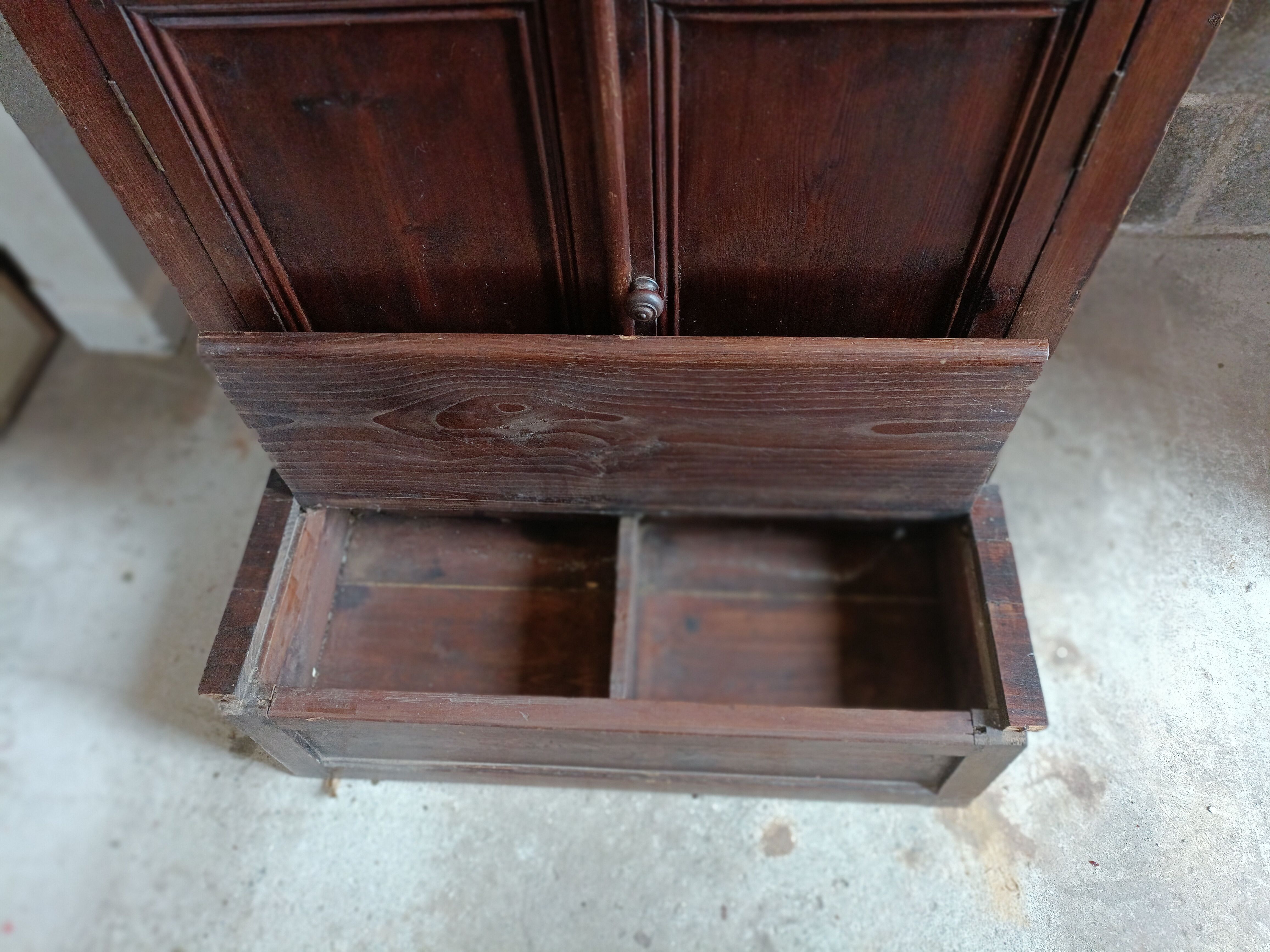 Mass furniture, pray to God