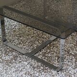 Table basse Roche Bobois 1970 verre fumé piètement en métal chromé.