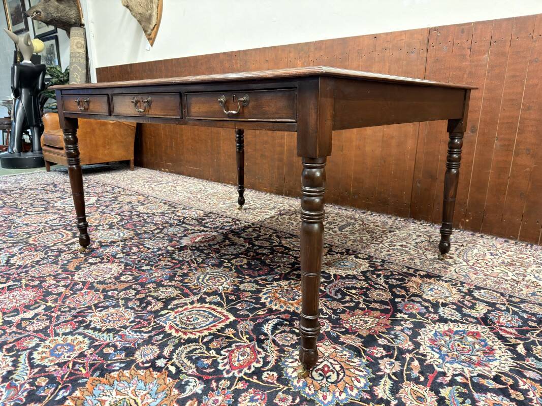 Bureau Chesterfield anglais ancien Partnerdesk