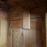 Small Parisian wardrobe "bonnetière"