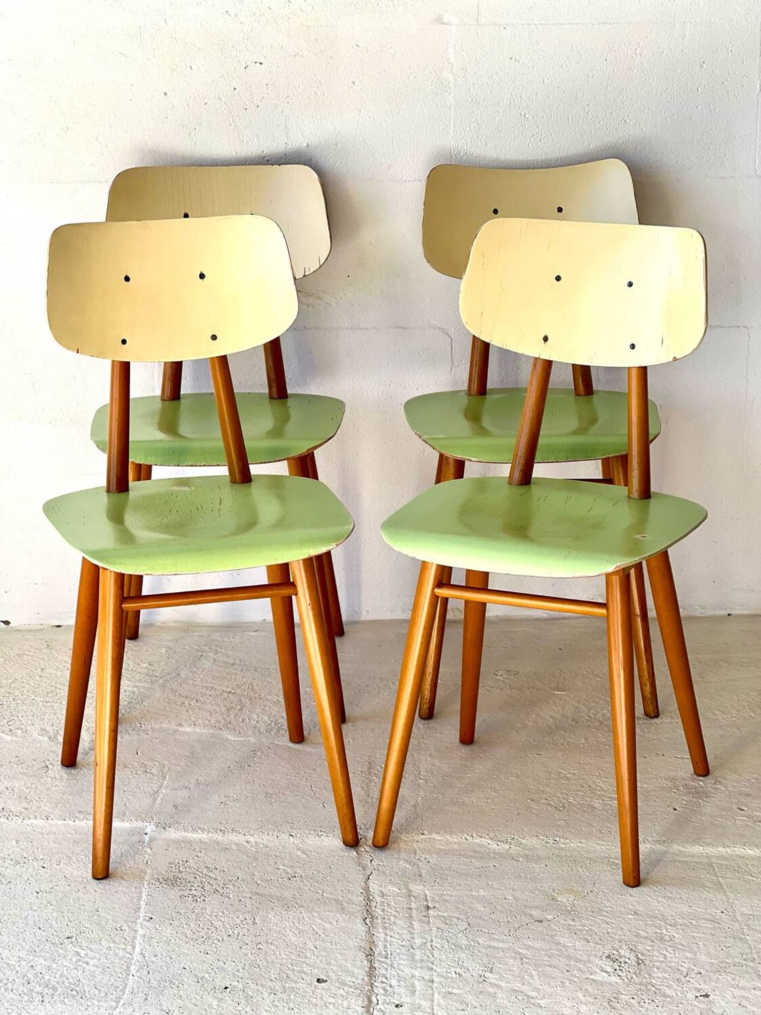 Chaises de salle à manger par TON, ensemble de 4