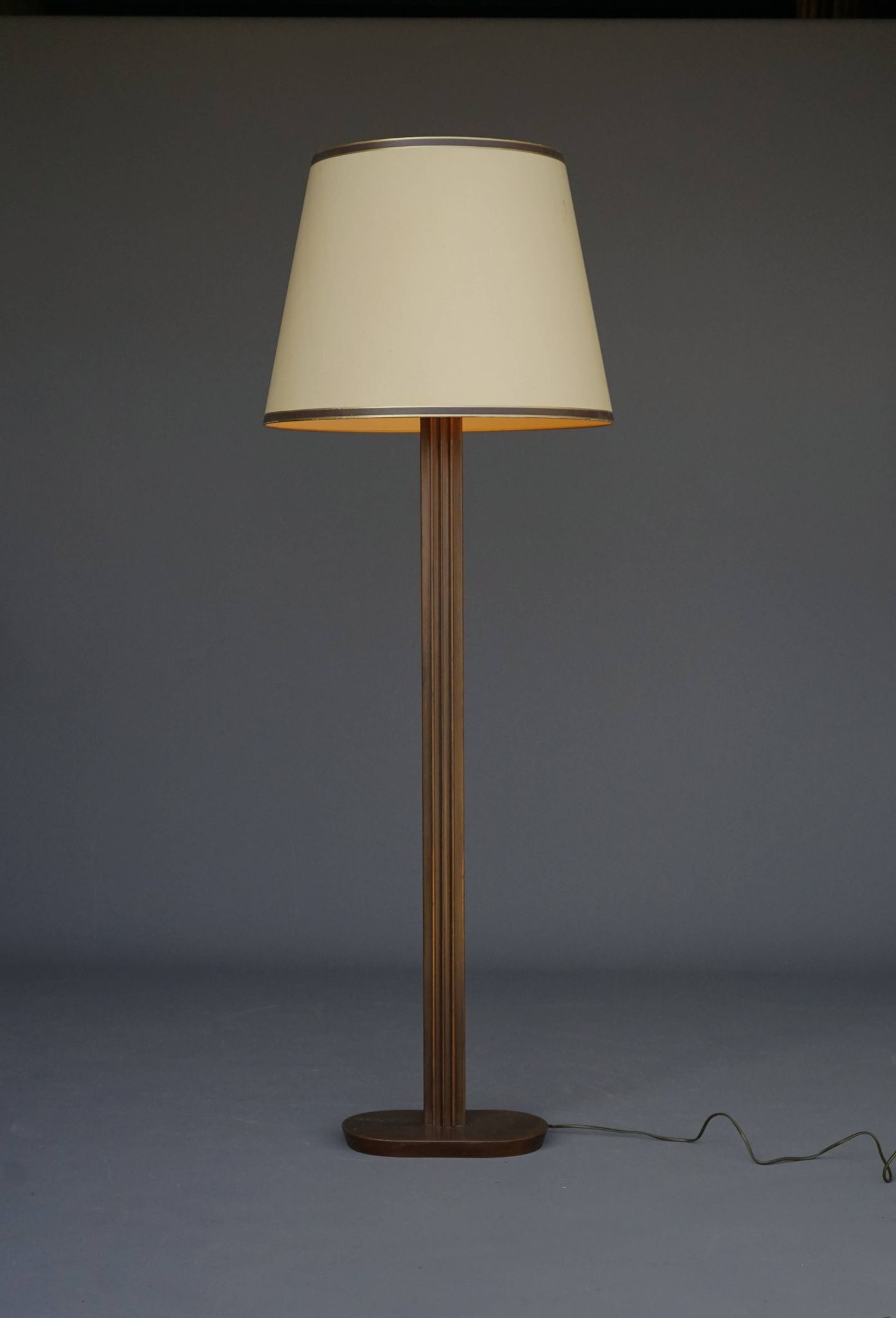 Lampadaire français en bronze. Années 1970
