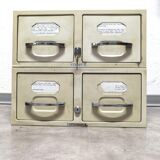 Strafor metal locker