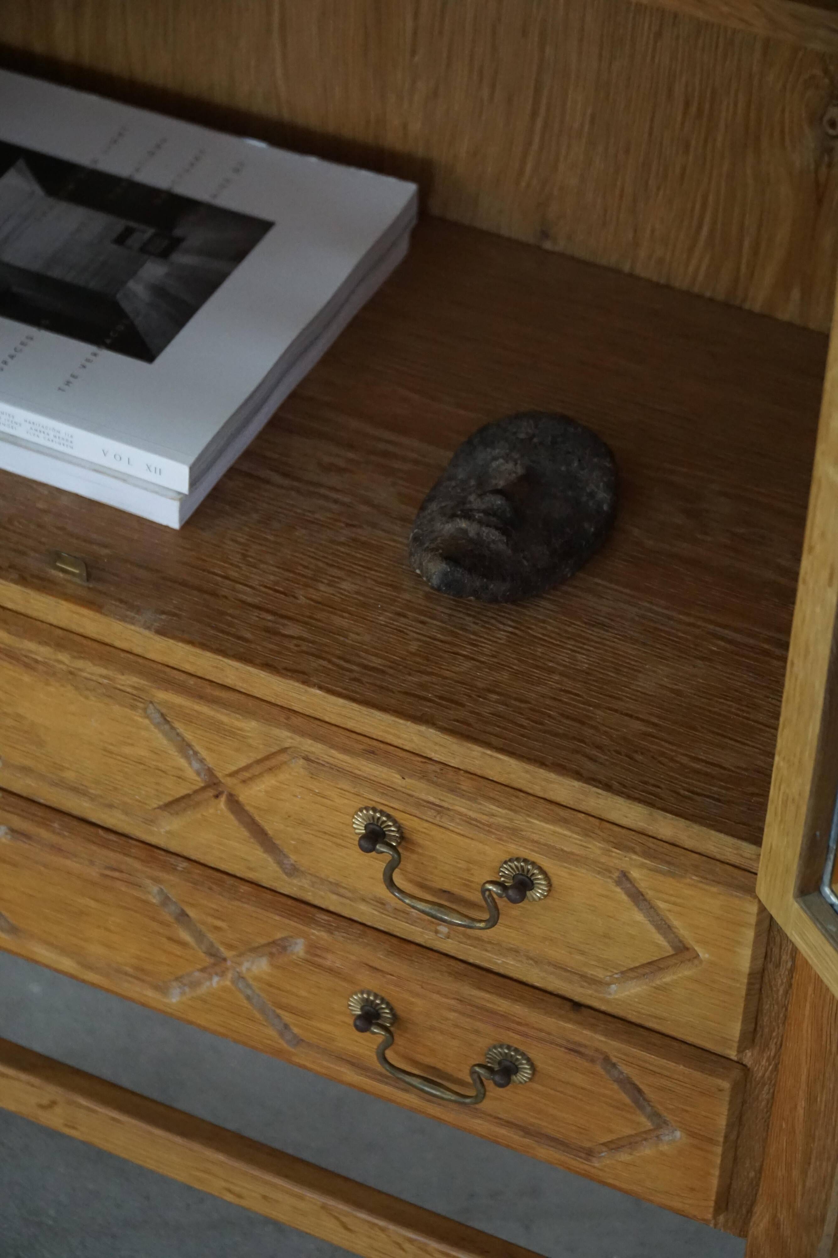 Danish oak display cabinet from the mid-century modern period with leaded glass, 1960s.