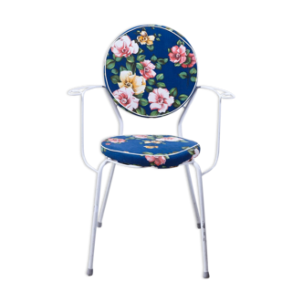 Garden chairs on iron frame