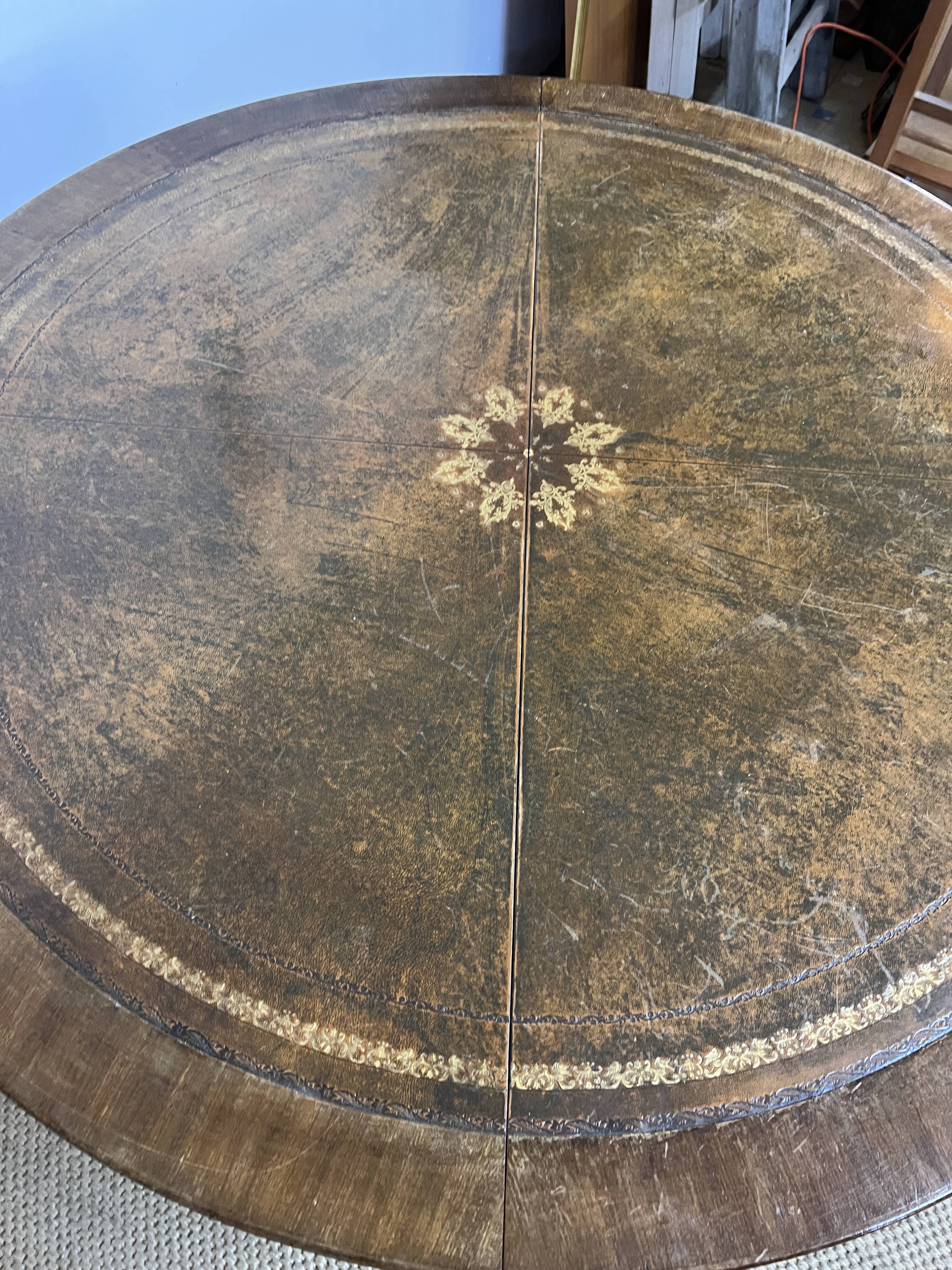 Empire style round table "Lion's Paws"