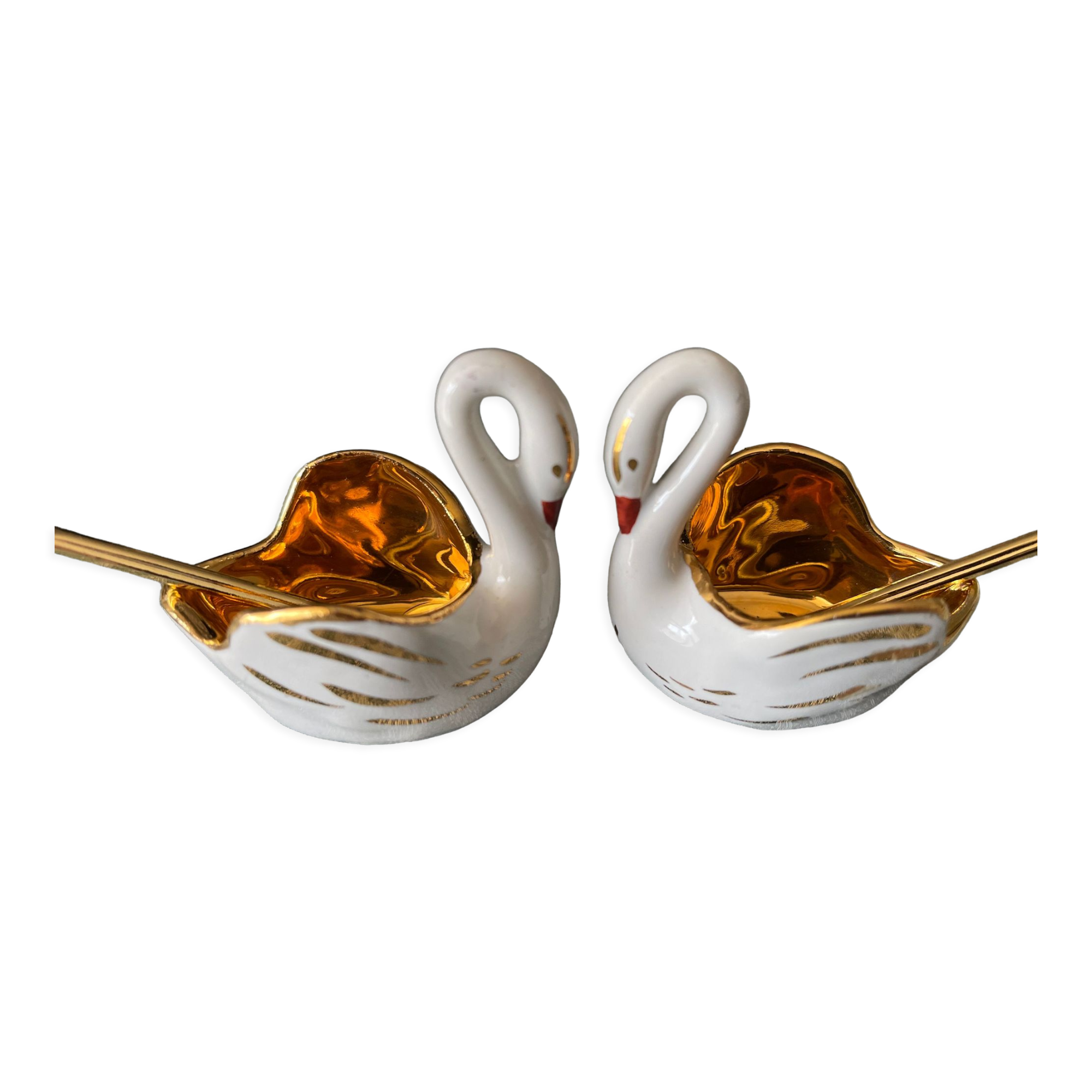 Salt and pepper shaker