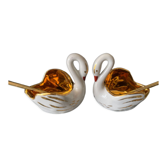 Salt and pepper shaker