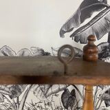 Étagère en bois tourné