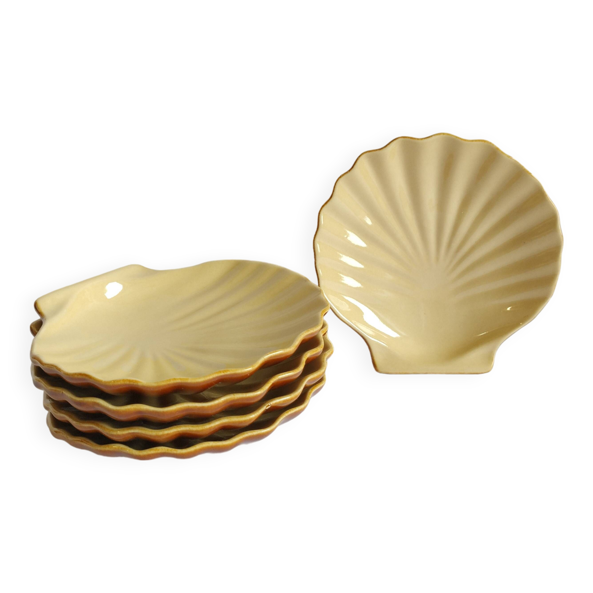 Set of 5 vintage beige ceramic scallop shells