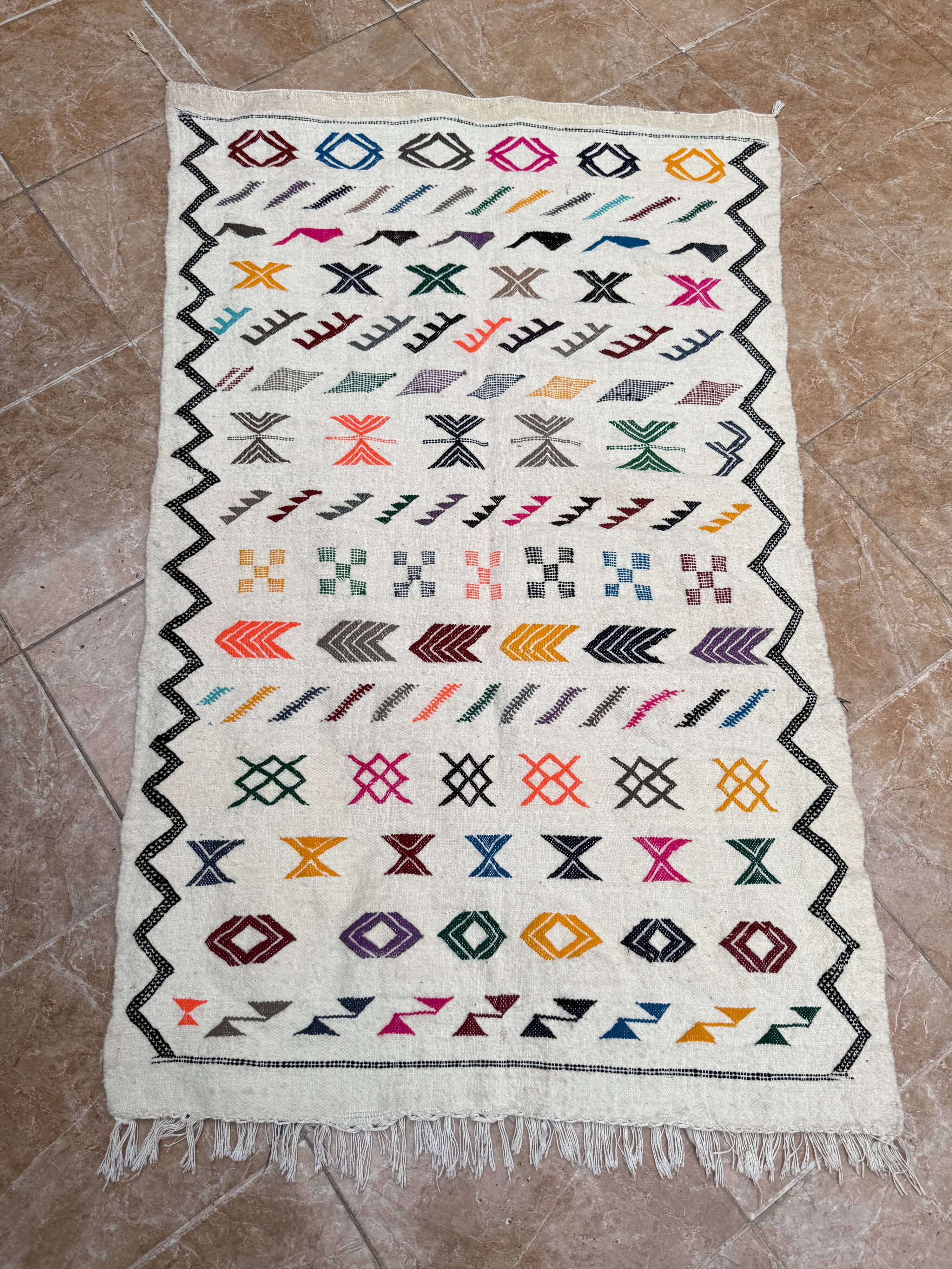 Handwoven Berber kilim rug: small Moroccan decorative rug.