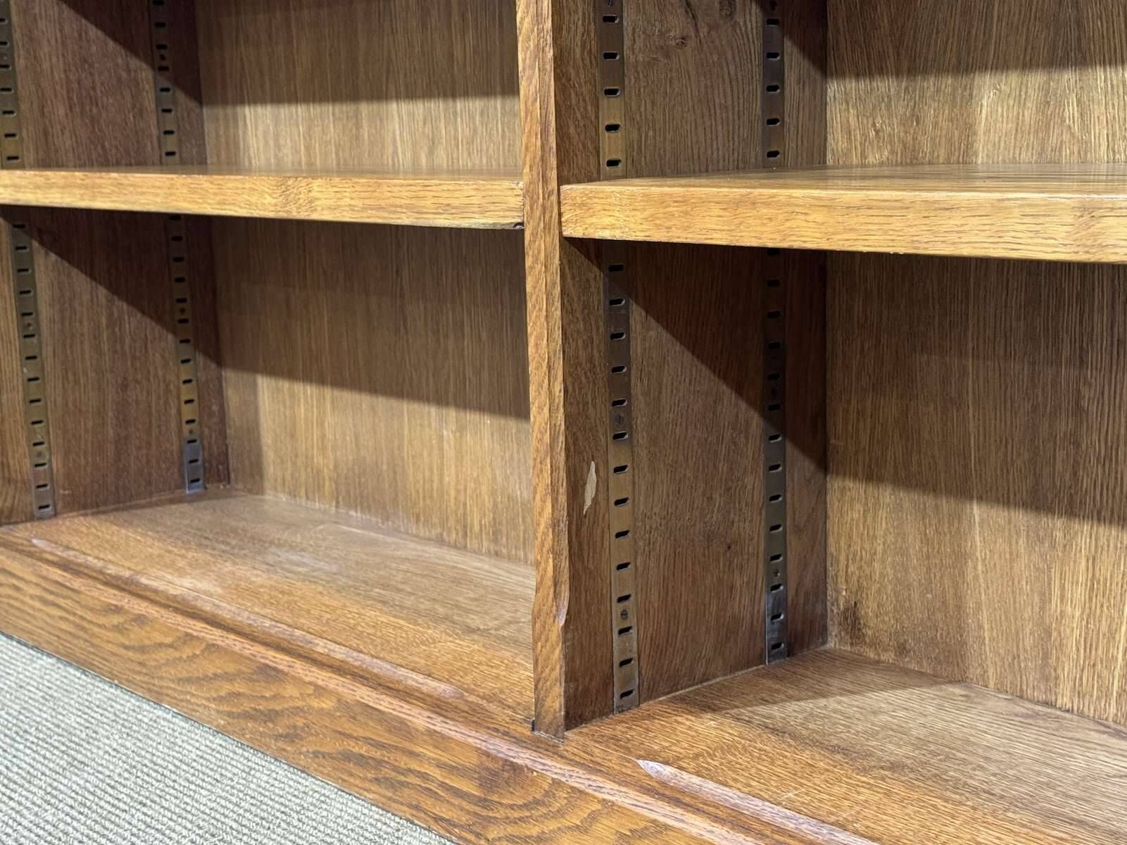 Etagère bibliothèque anglaise en chêne des années 1980