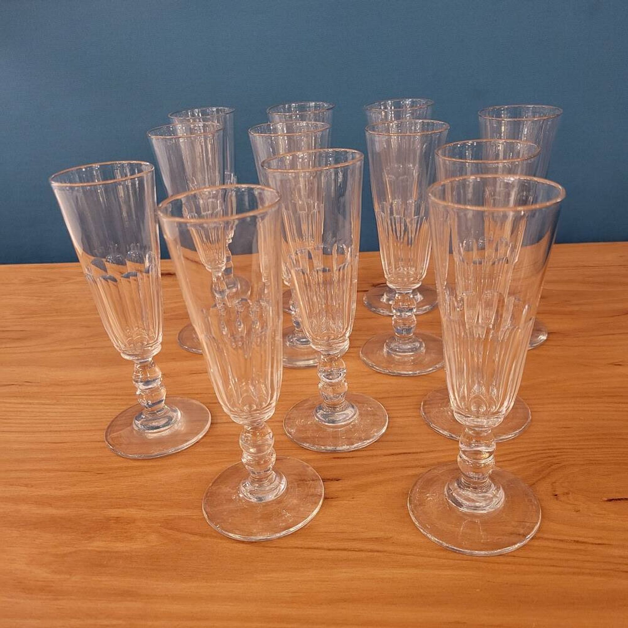 12 flûtes à champagne en cristal