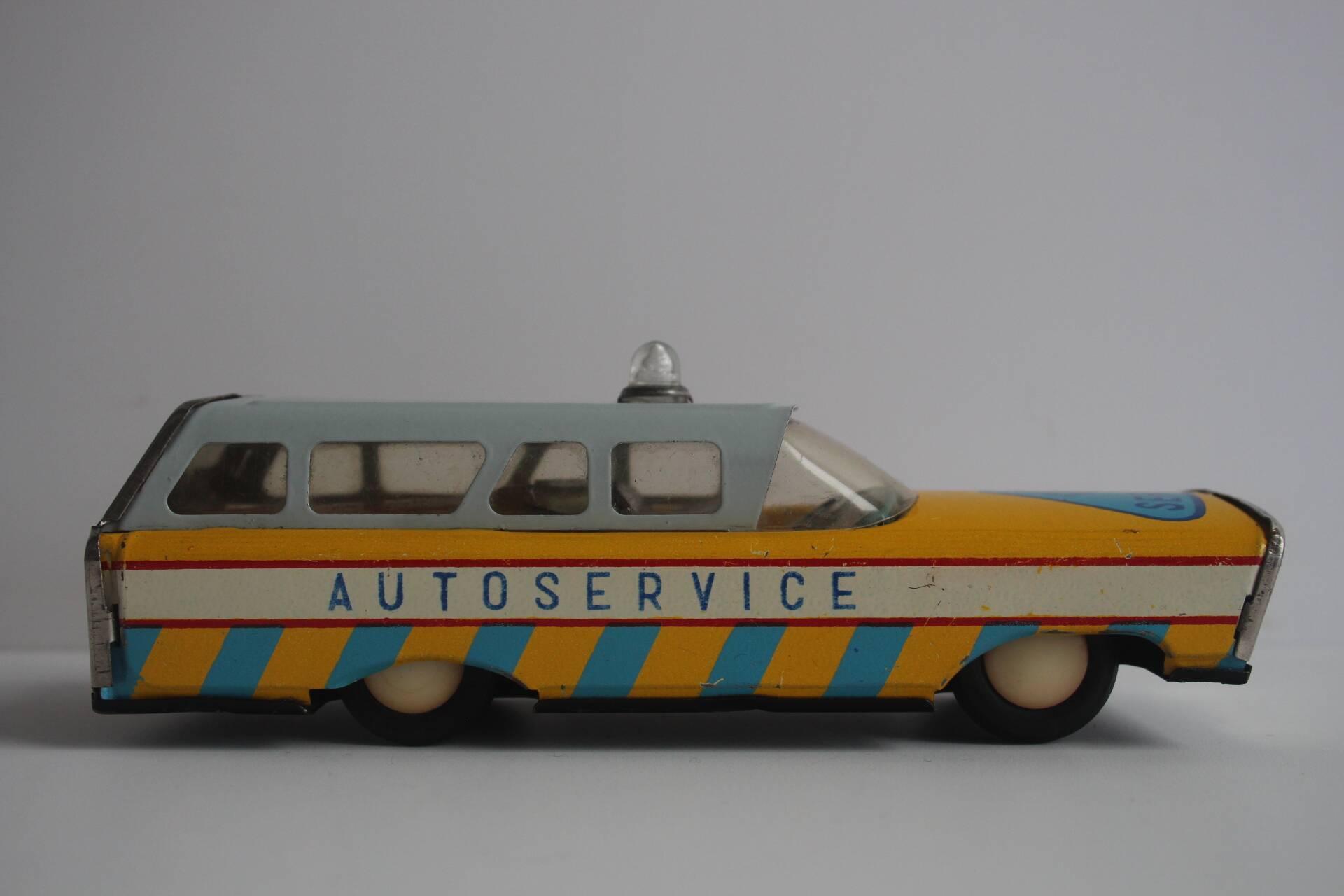 Petite voiture en tôle, Tchécoslovaquie, années 1960