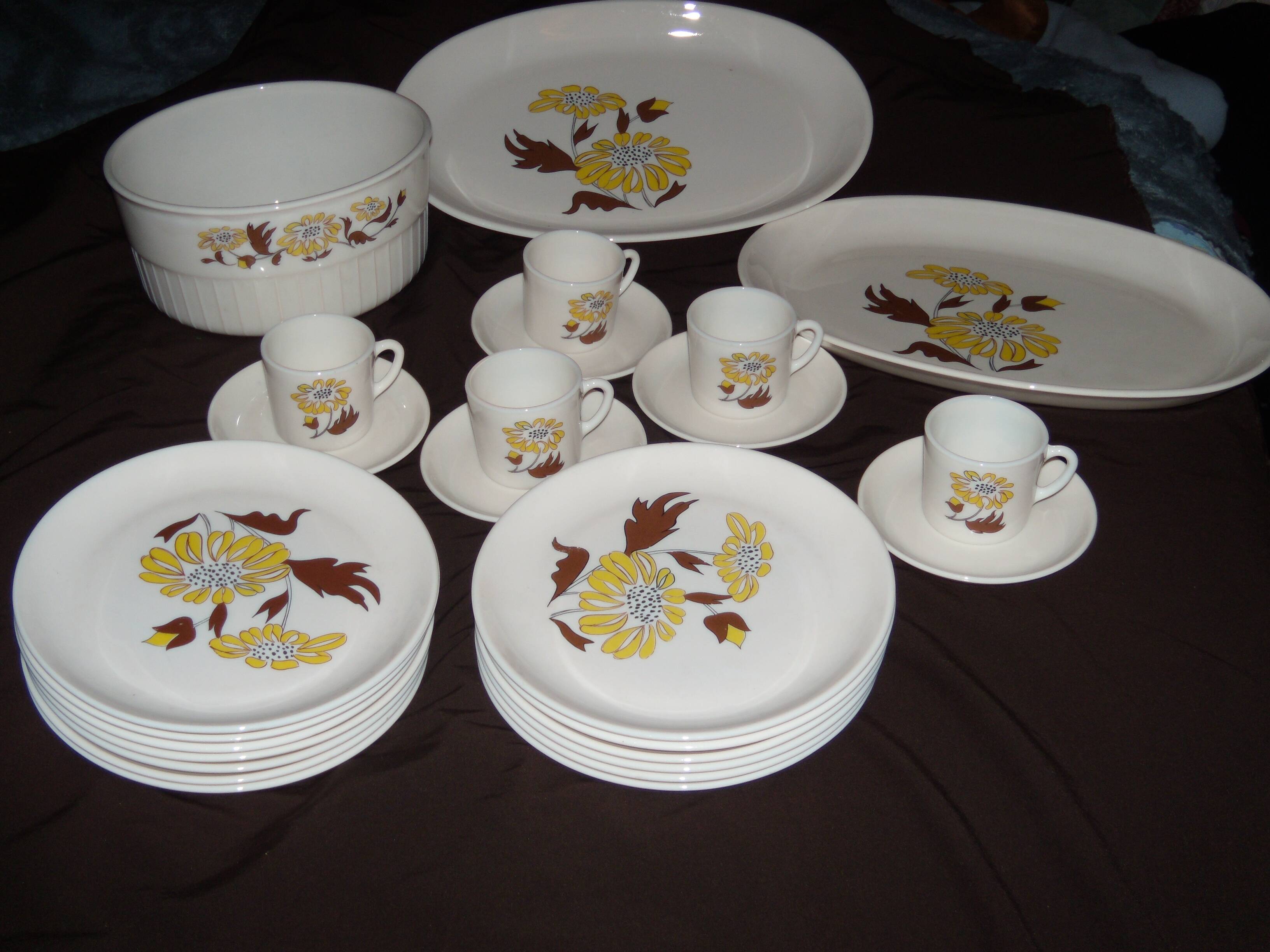 Sovirel vintage dinnerware set with yellow and brown daisy decor 21 pieces