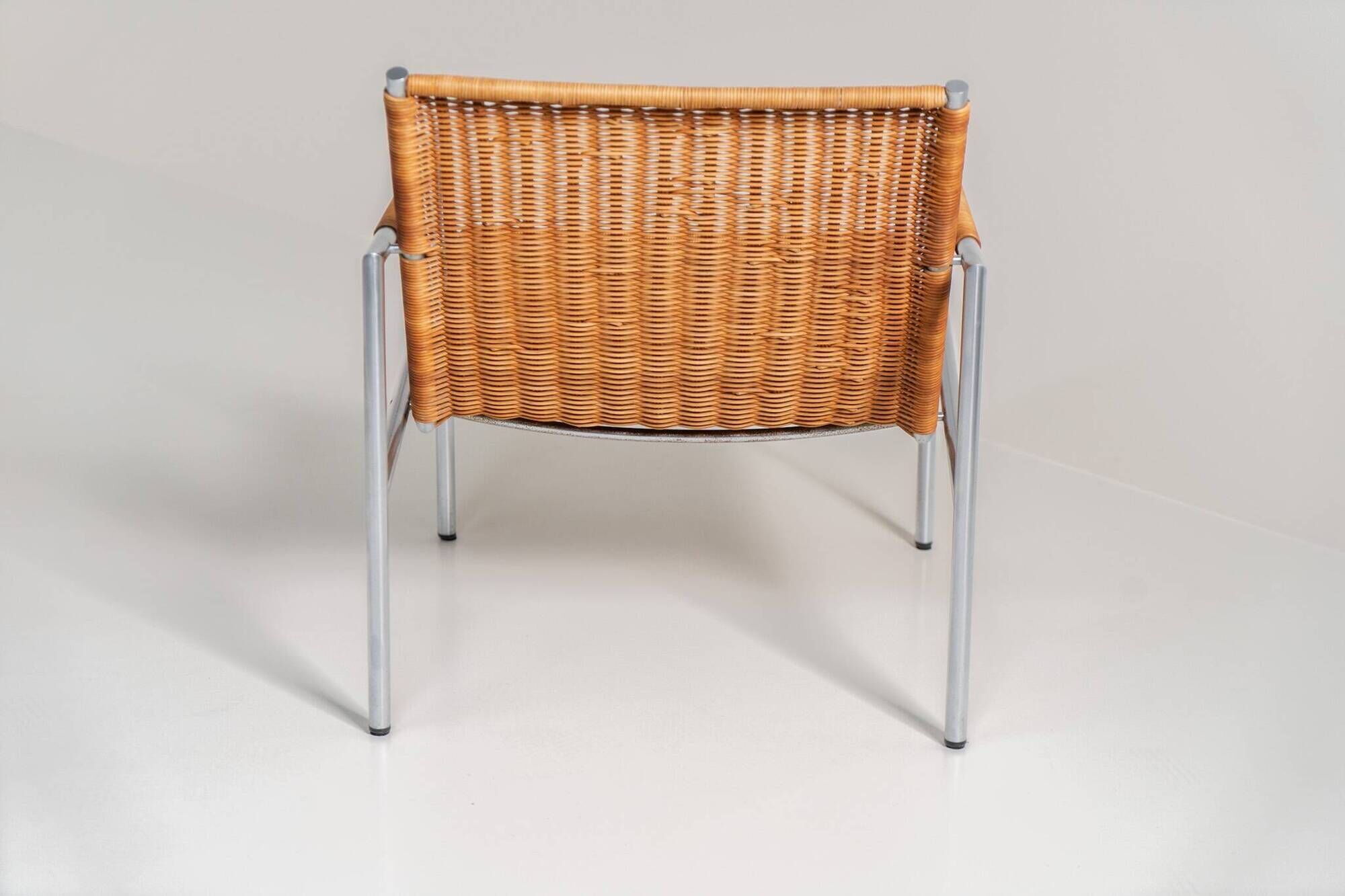 Early pair of modernist “SZ01” arm chairs by Martin Visser for Spectrum