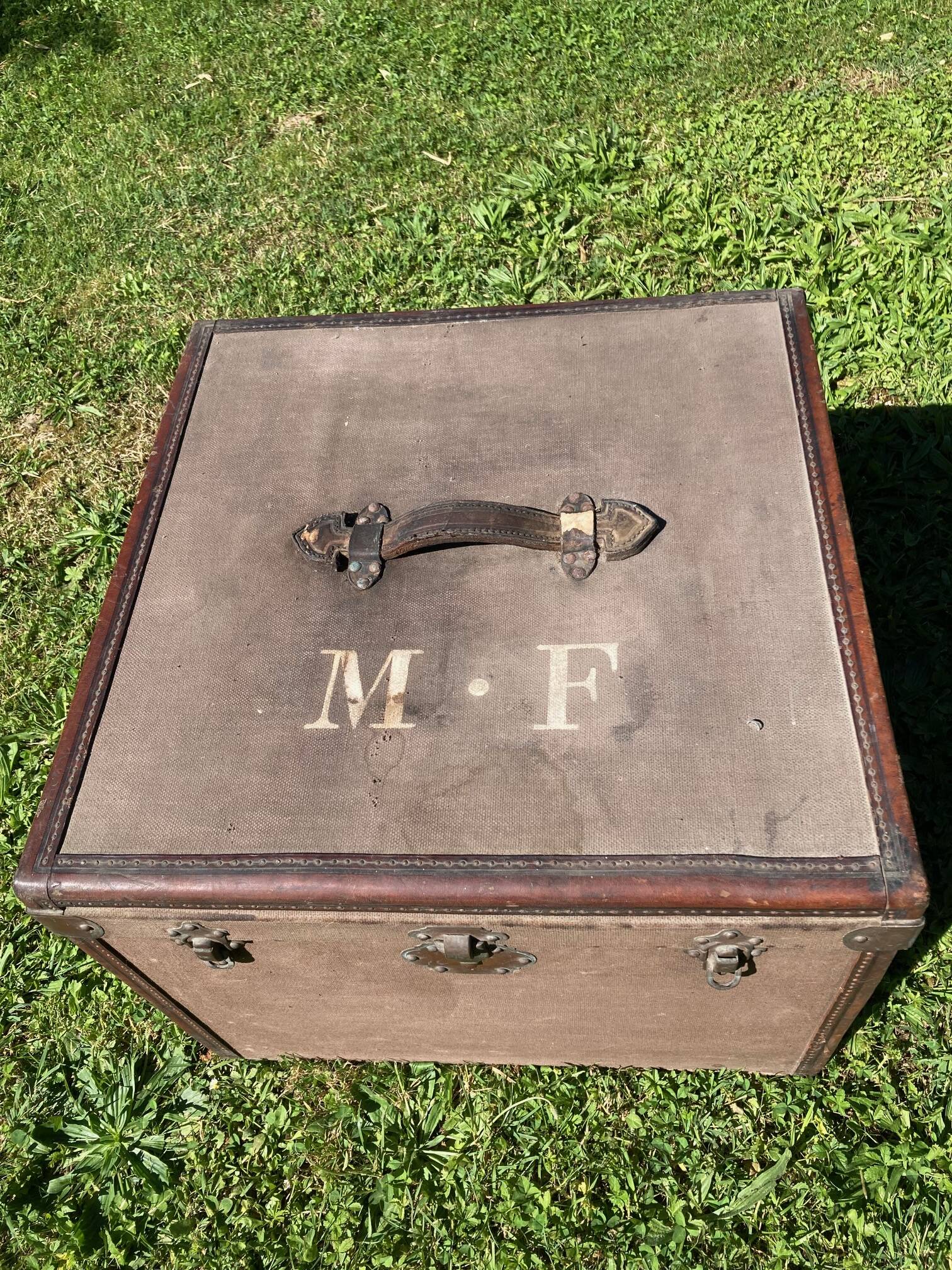 Ancienne malle de voyage, caisse de transport en bois et cuir 1900