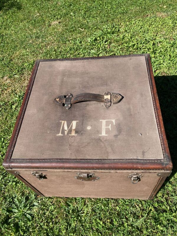 Ancienne malle de voyage, caisse de transport en bois et cuir 1900