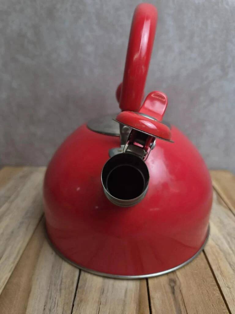 Vintage red stainless steel kettle – 2.5 L