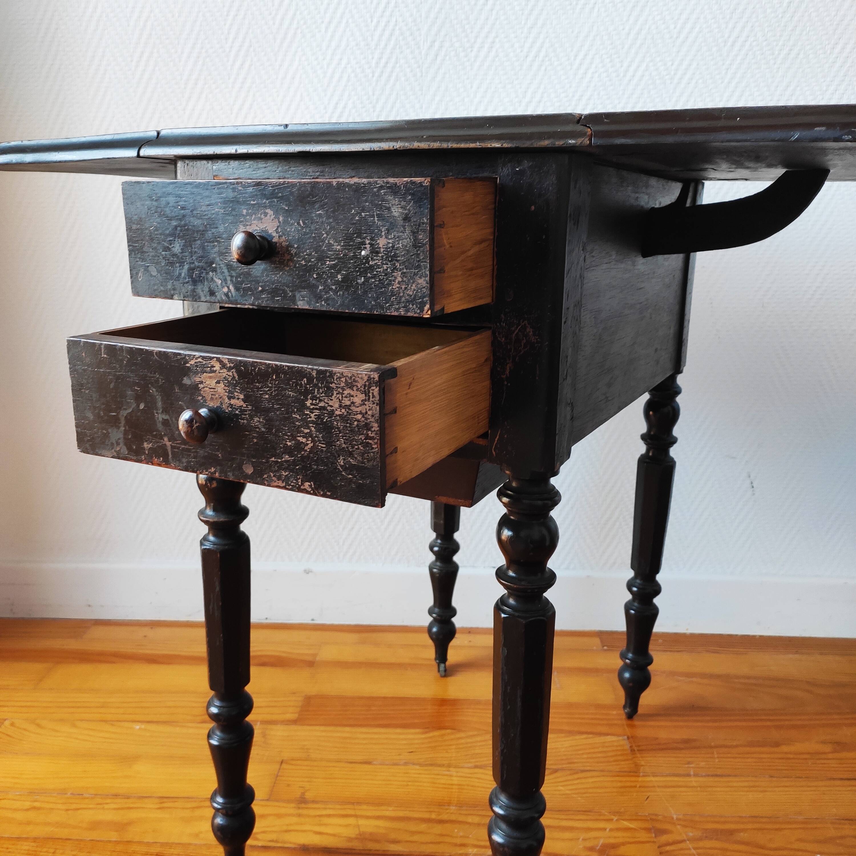 Table d’appoint ancienne à abattants style Napoleon III