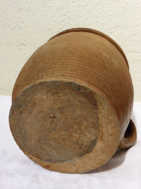 Sandstone pot with handle