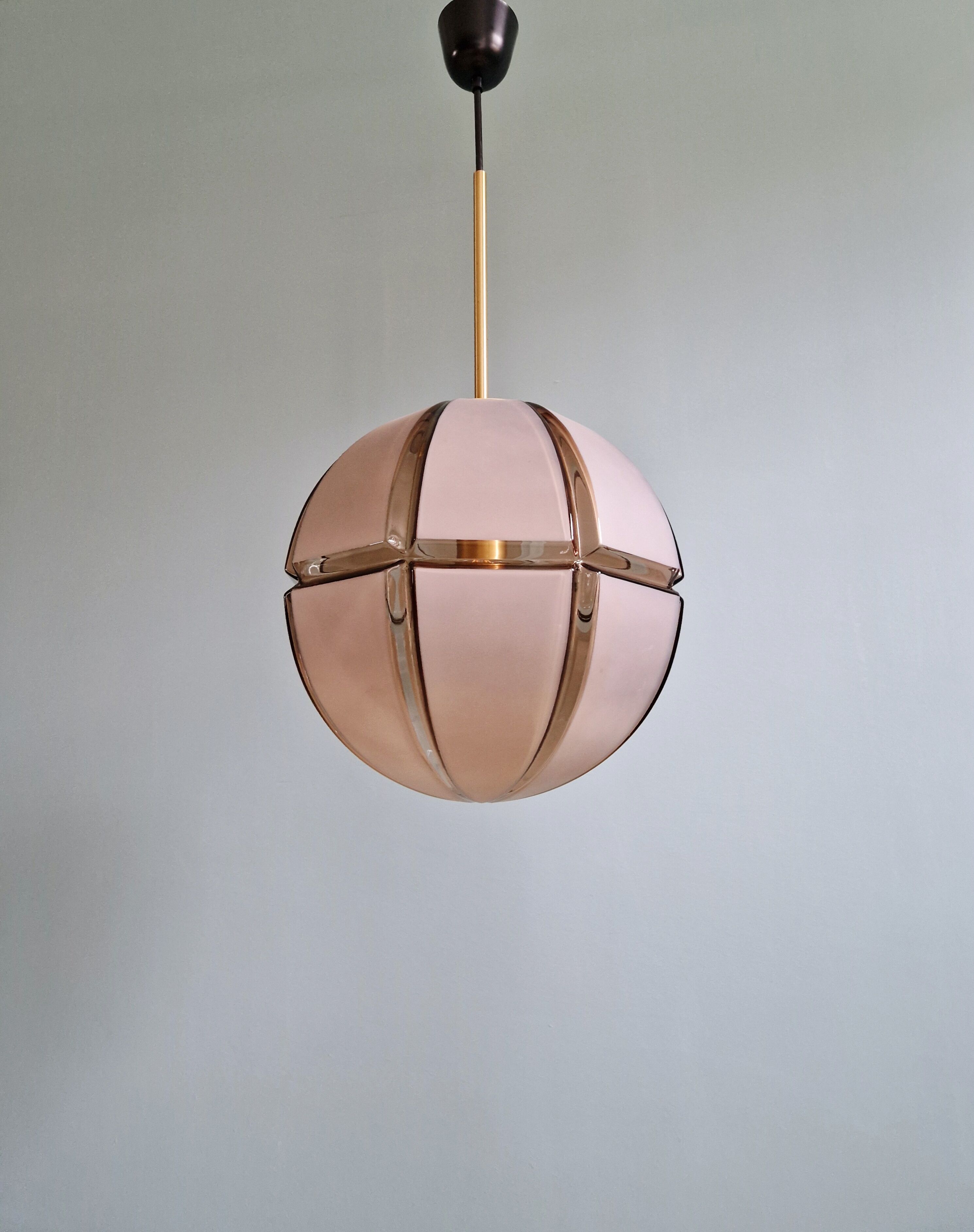 Grande suspension en verre fumé et dépoli, Peill & Putzler, 1970