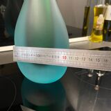 Vase en verre soufflé de Murano en forme de flûte avec un dégradé givré de teal à vert.