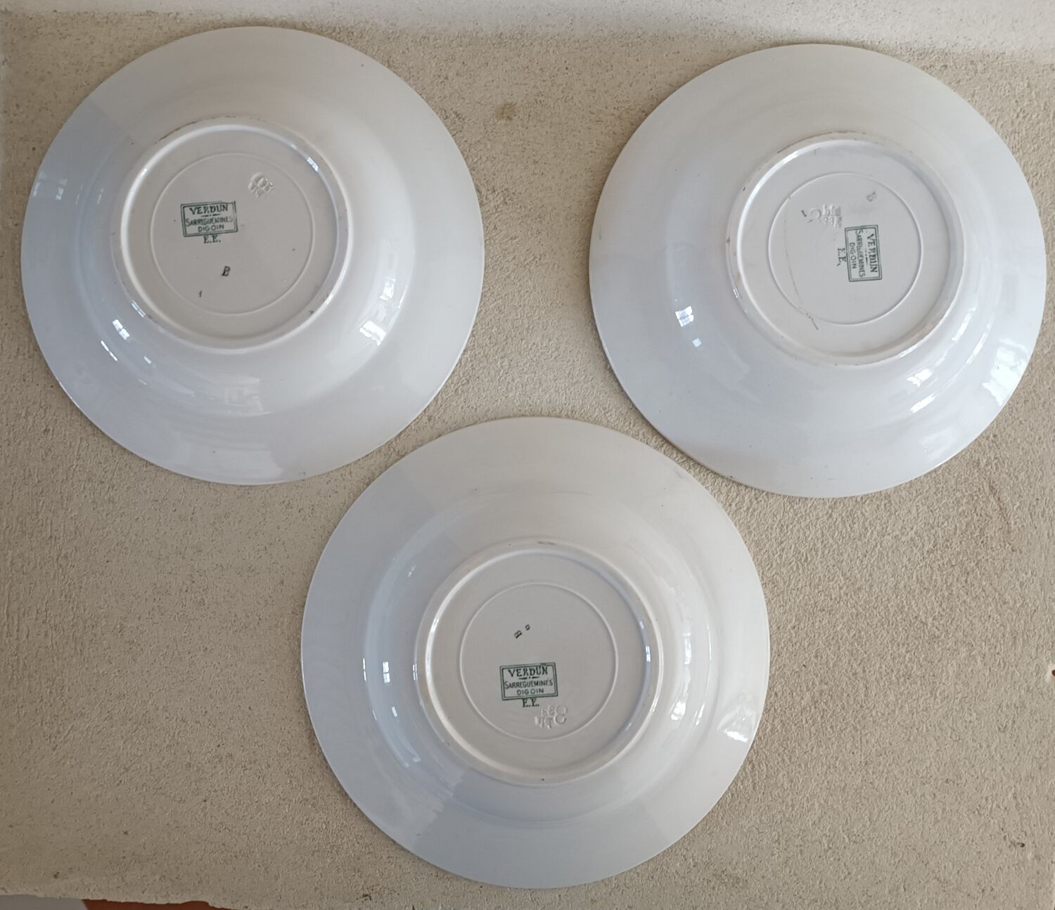 3 iron earth plates Digoin Sarreguemines Art Nouveau style