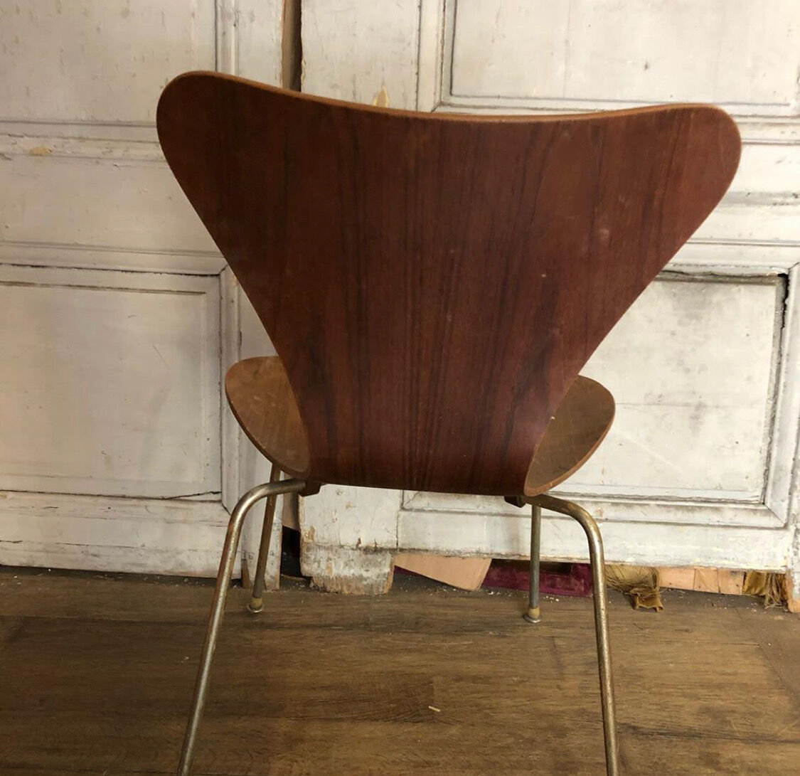 Suite of 7 chairs series 7 or 3107 by Arne Jacobsen ed. Fritz Hansen