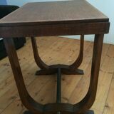 Table to the rounded lines of the 1950s