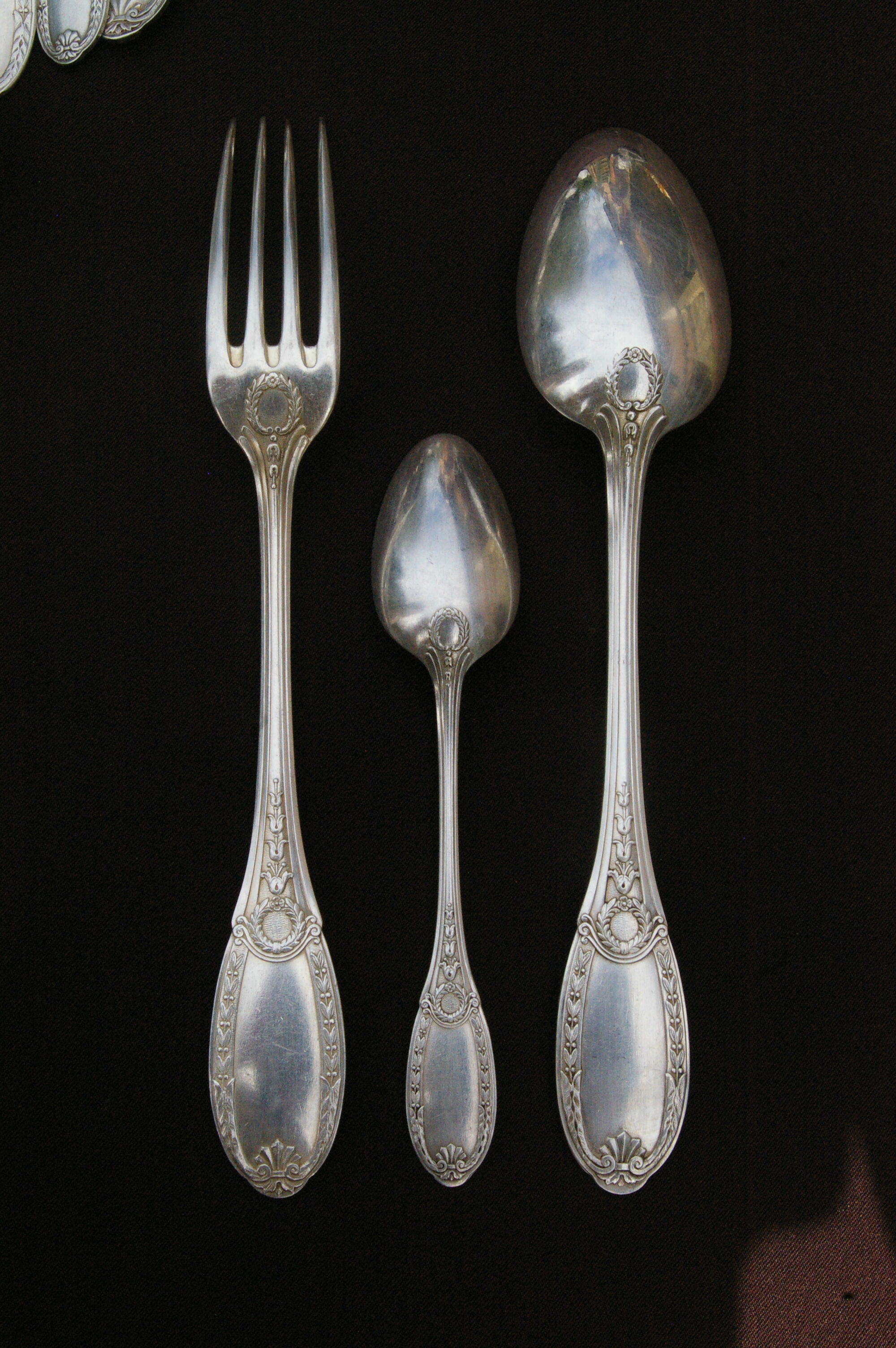 Housewife 37 pieces in silver metal Empire style