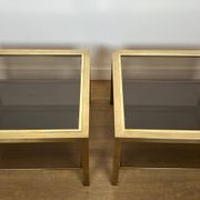 Paire d'importants bouts de canapé carrés en laiton