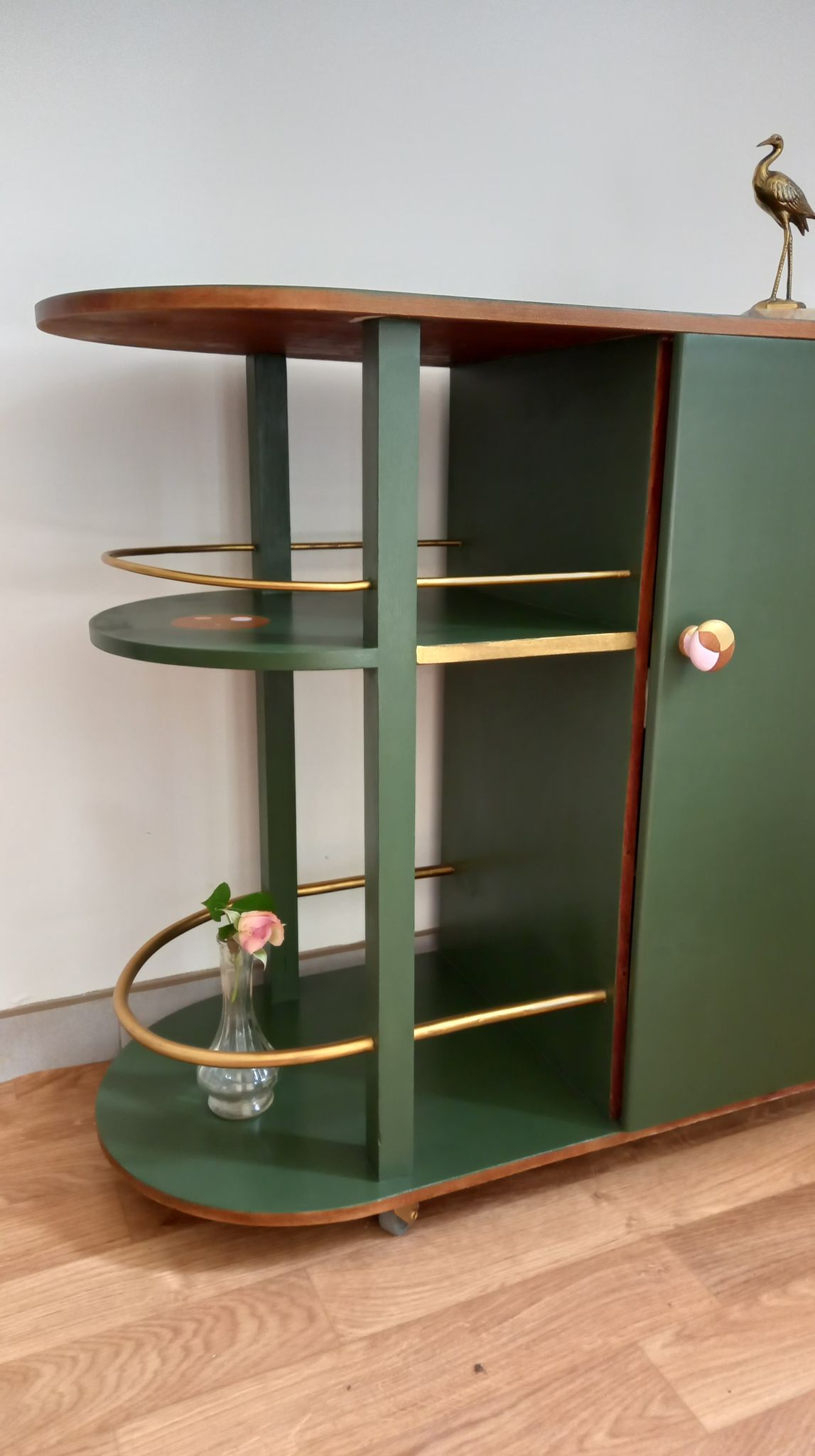 Mini artdeco bar on roulette