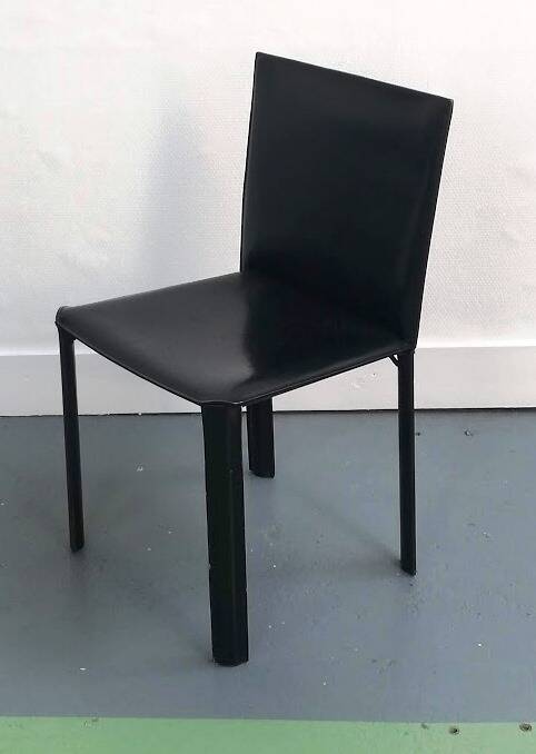 Set of 6 De Couro chairs