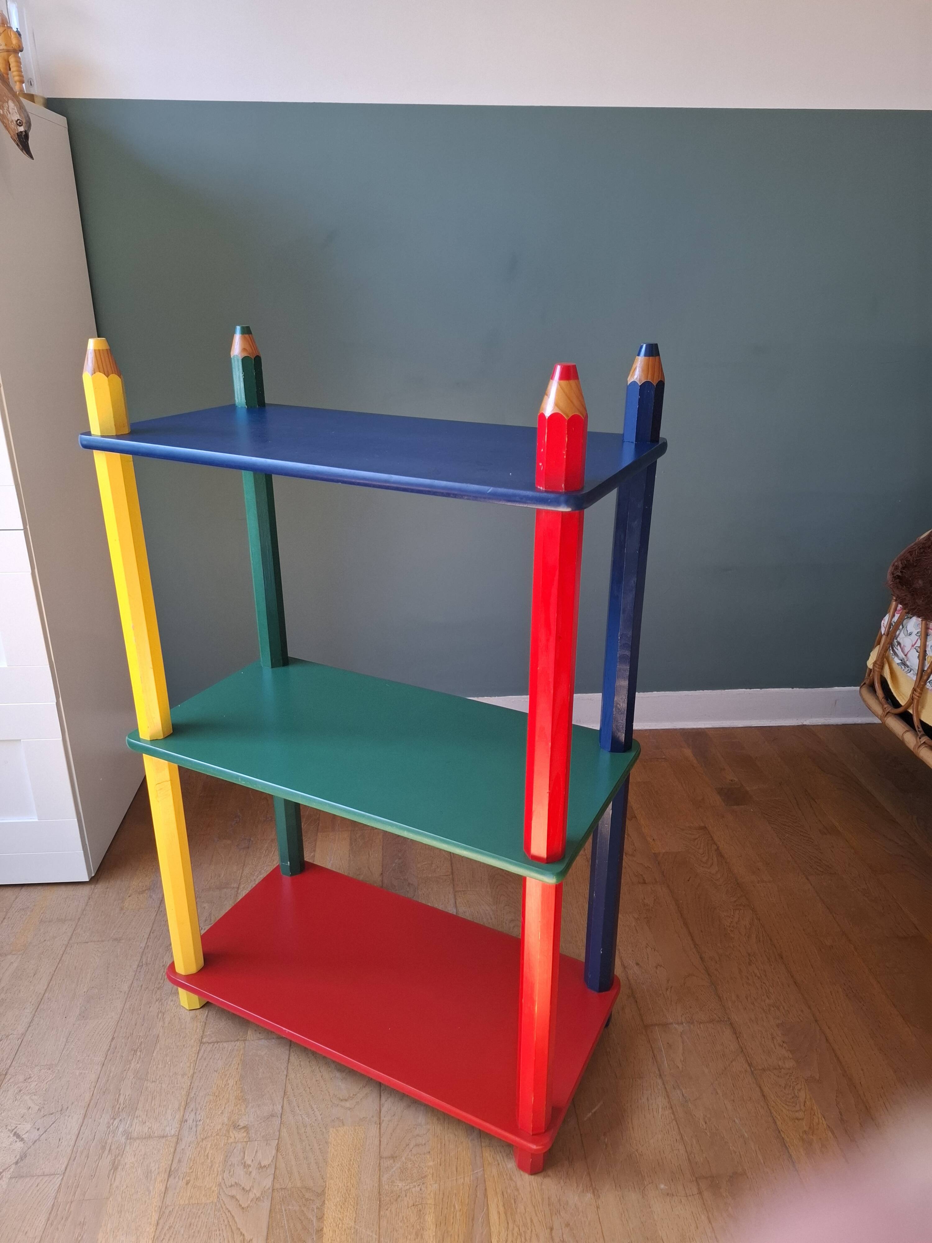 Etagère crayon style memphis