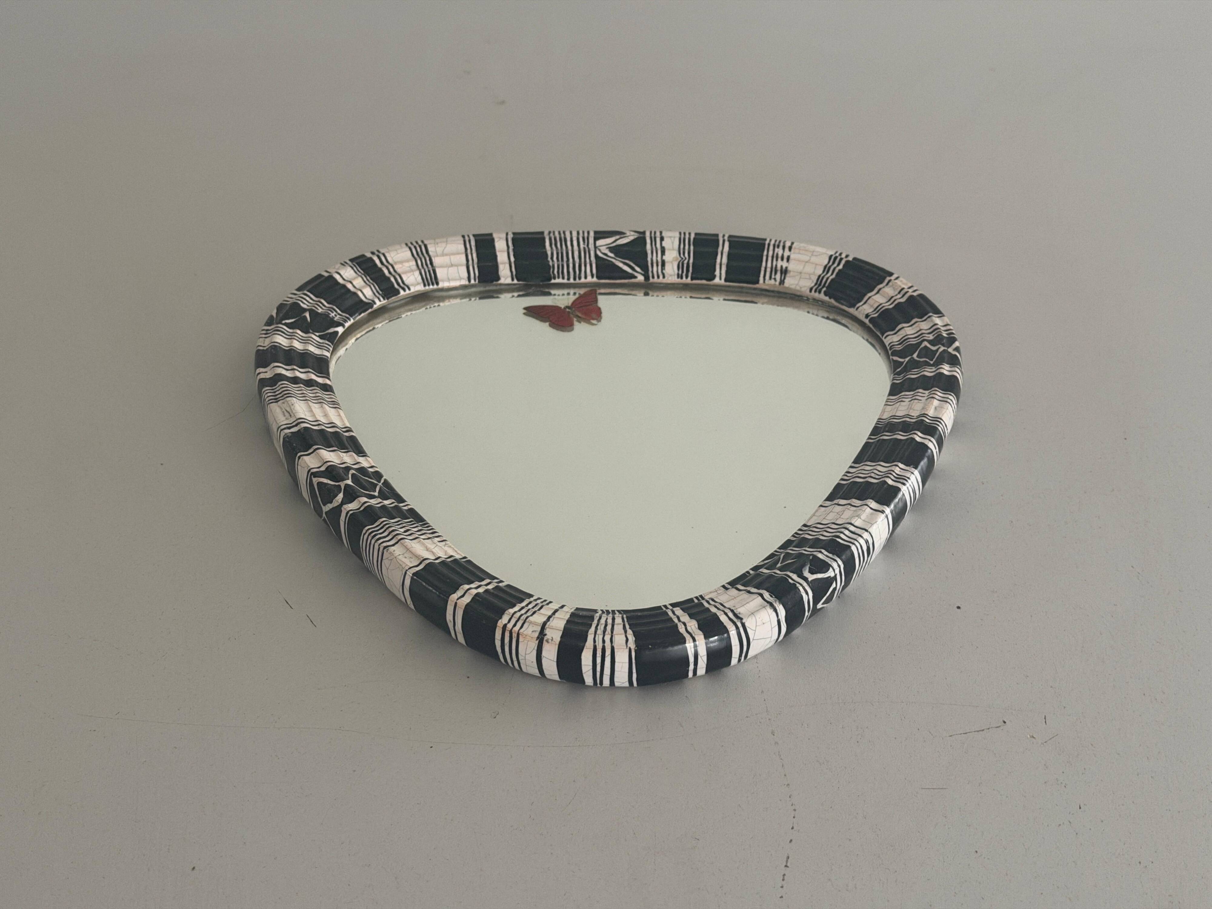 Small wall mirror, round triangle in black and white ceramic, 1950s, Germany.