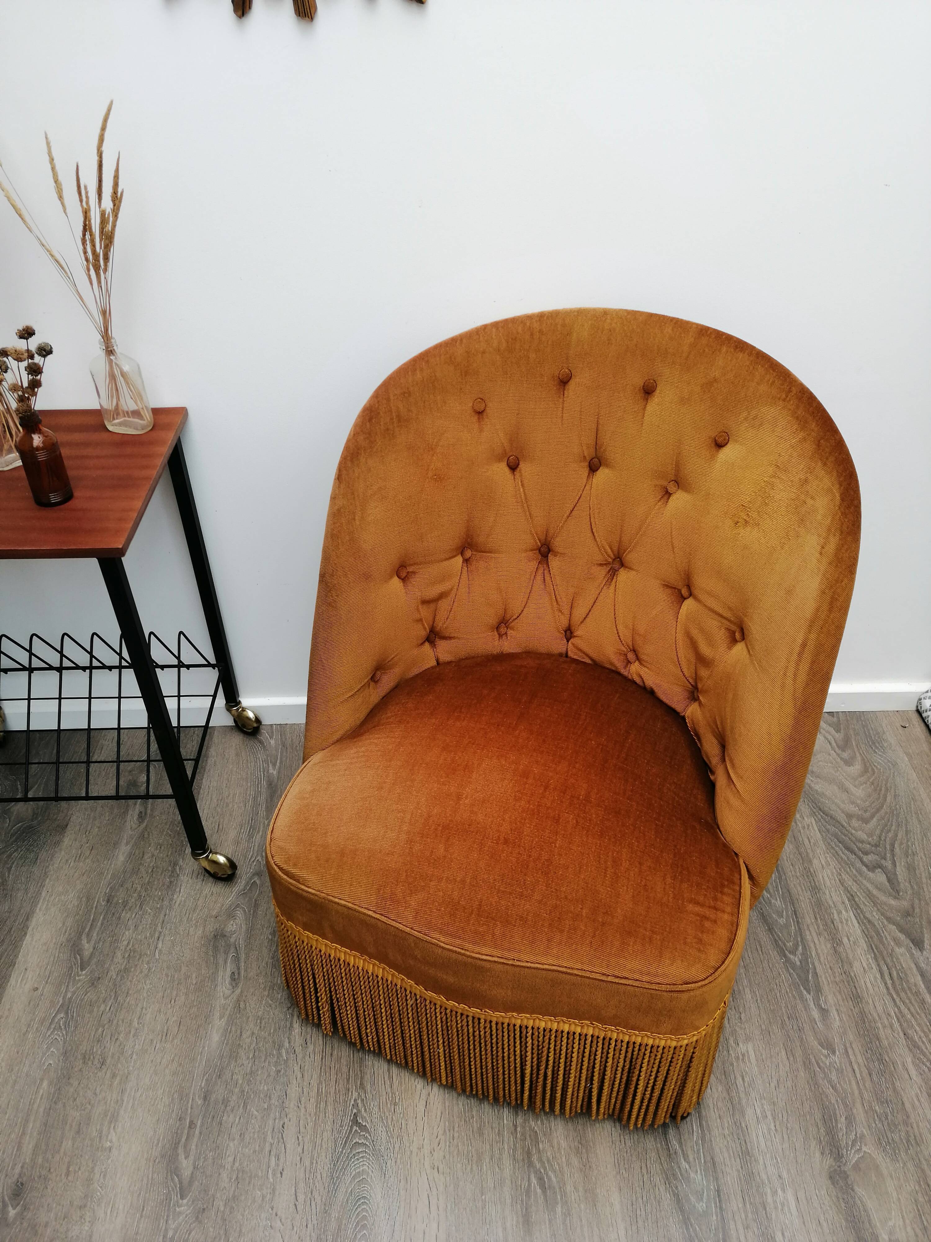 Golden toad armchair