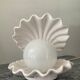 Vintage shell lamp in ceramic and opaline.