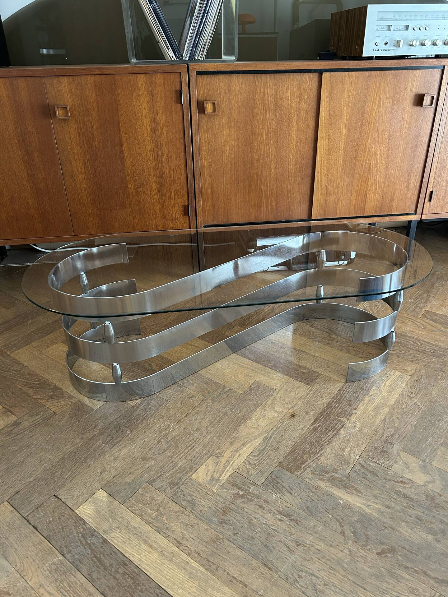 Table basse ovale design années 70 en verre et pieds chromé « S »