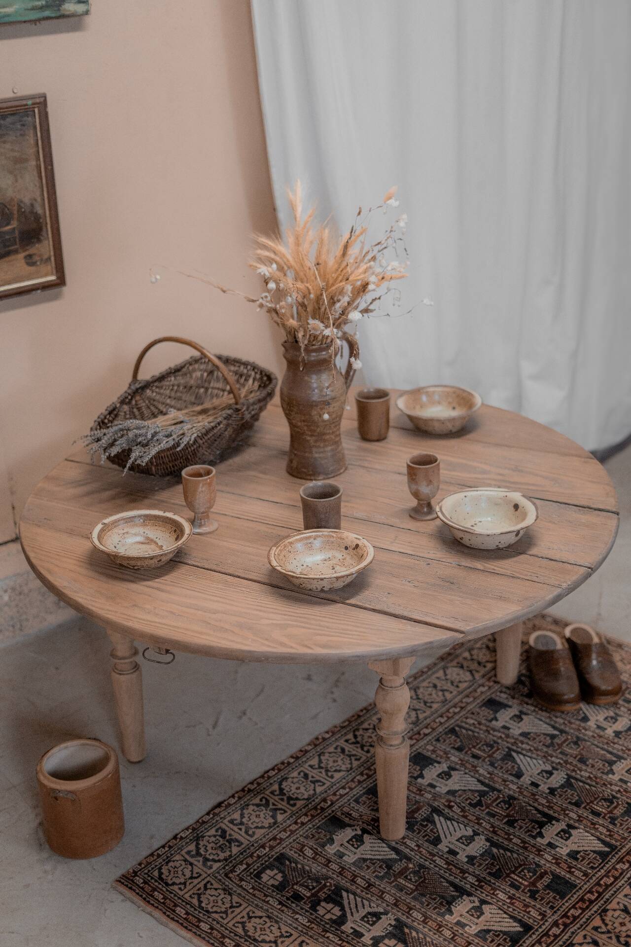 Round coffee table
