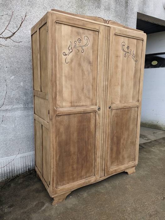 Wardrobe, removable wardrobe