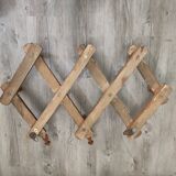 Wall-mounted cloakroom coat racks hooks wood extendable accordion
