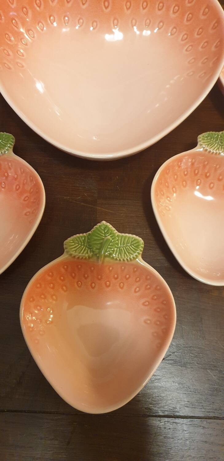 Strawberry dessert service