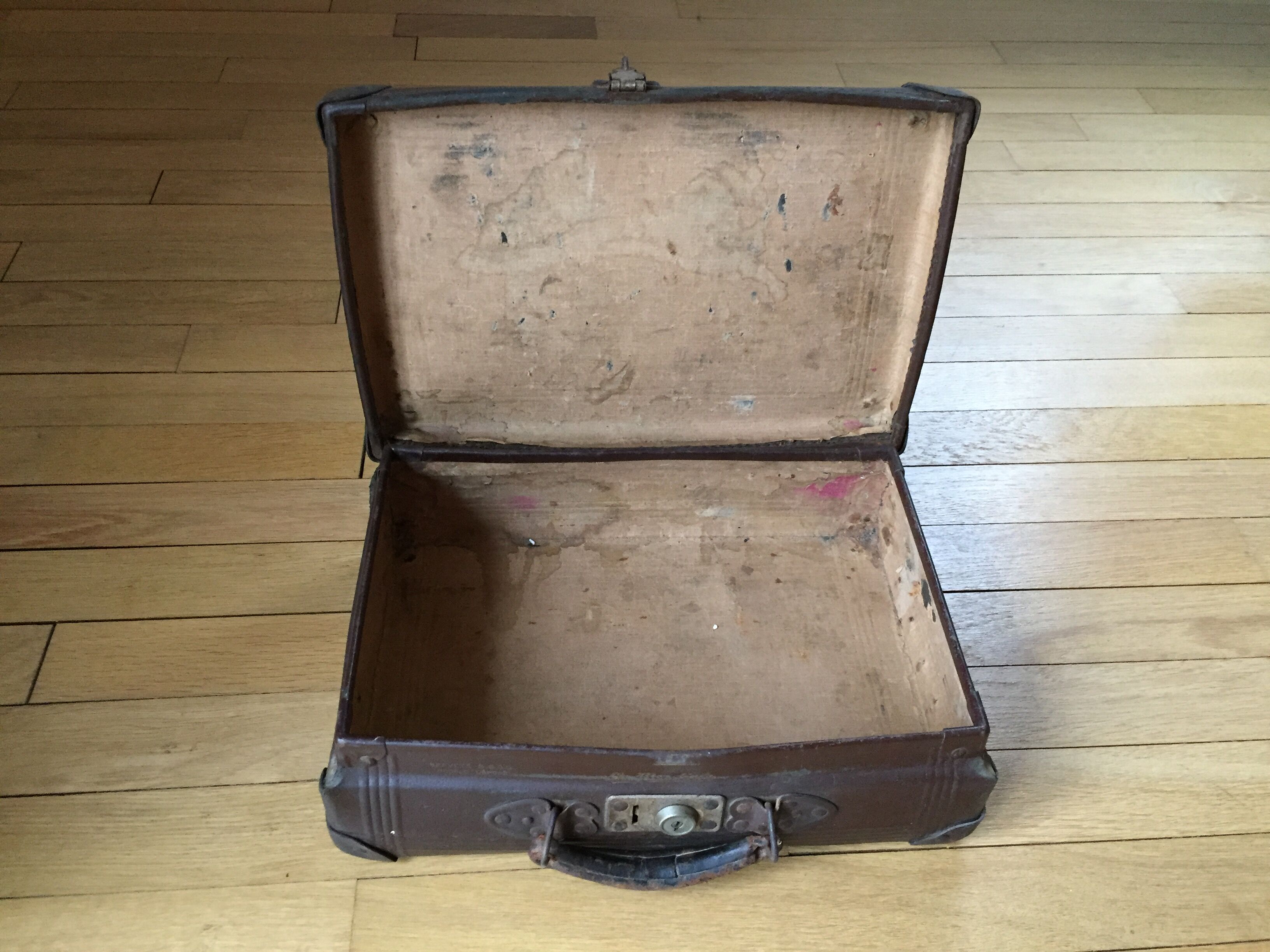 Lot of two suitcases made of vintage green cardboard and chocolate