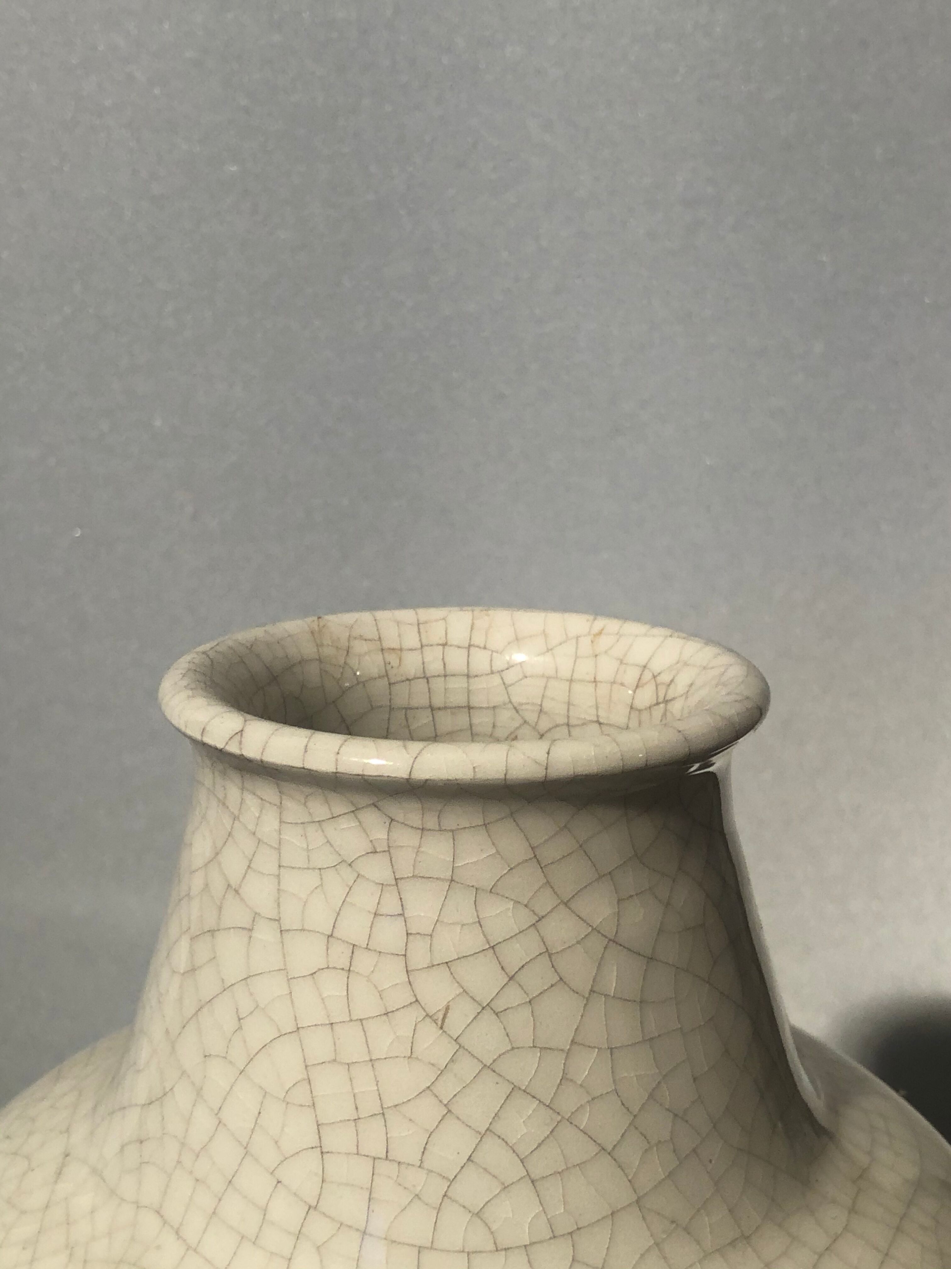 Art Deco cracked ceramic vase of the 1930s