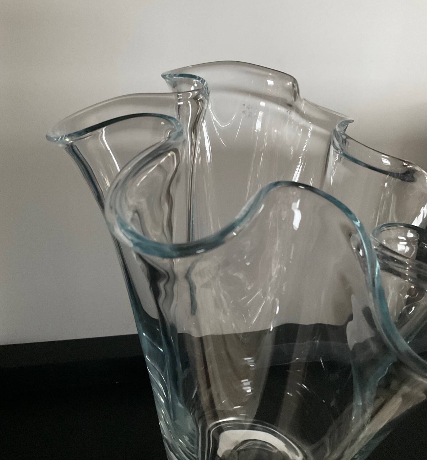 Vase mouchoir vintage en verre soufflé