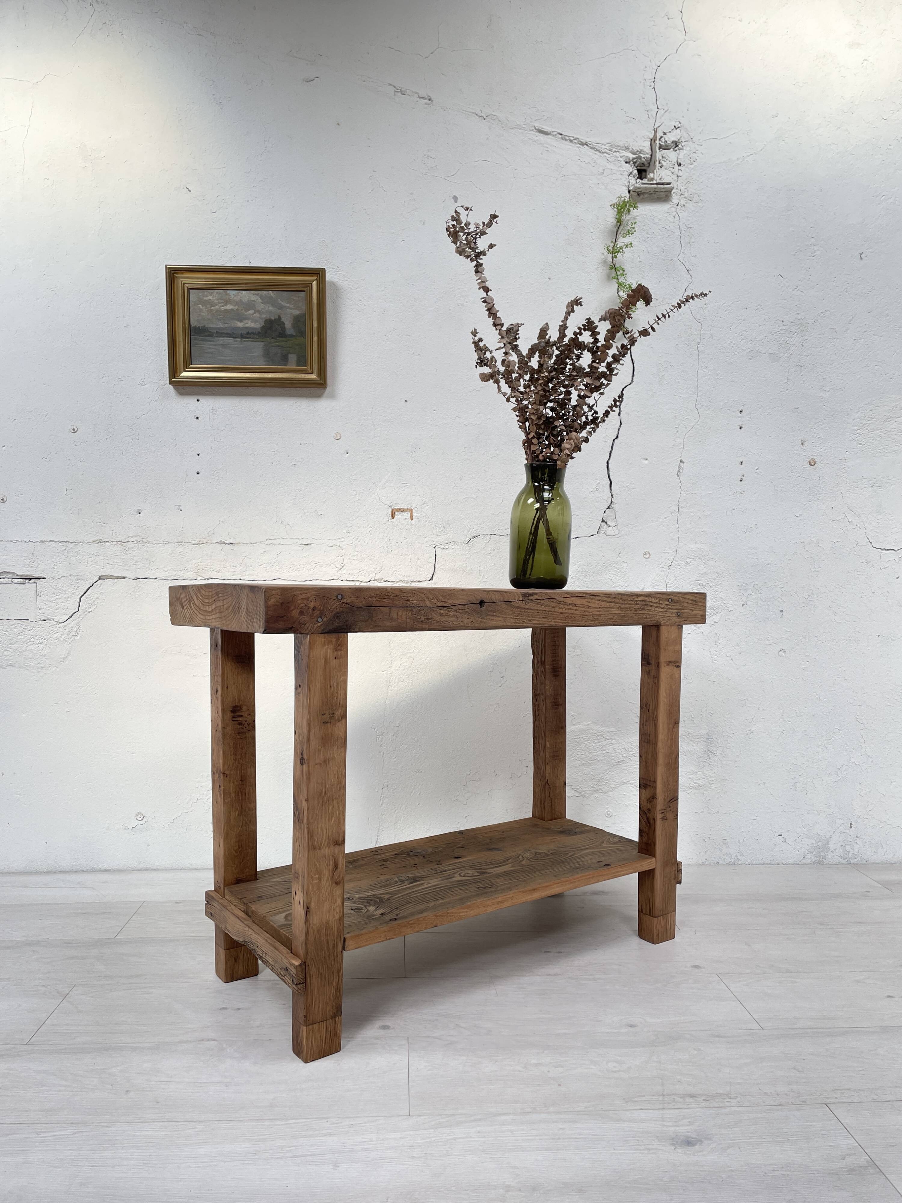 Establishment / console in raw wood