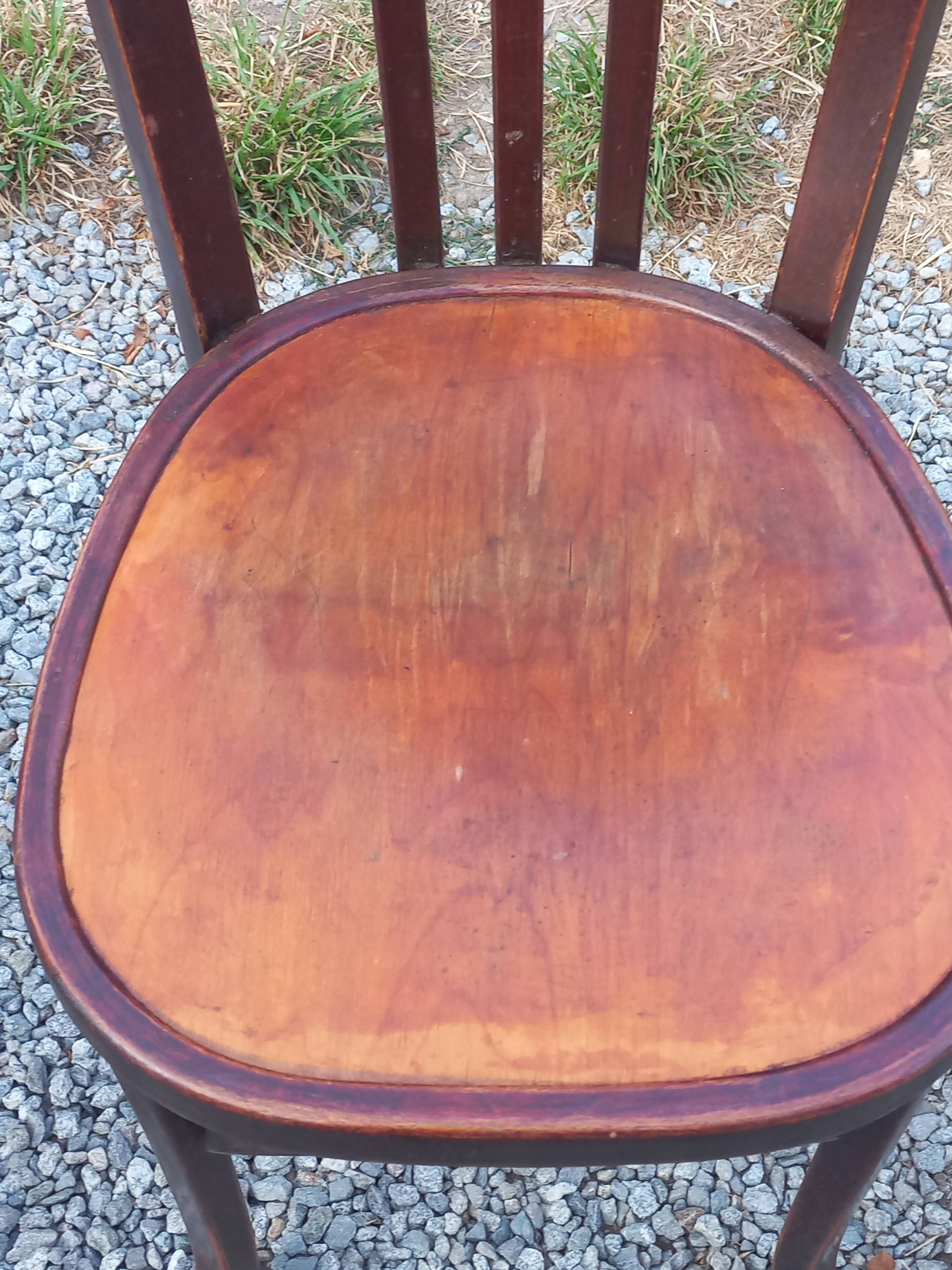 Set de 5 chaises de bistrot anciennes