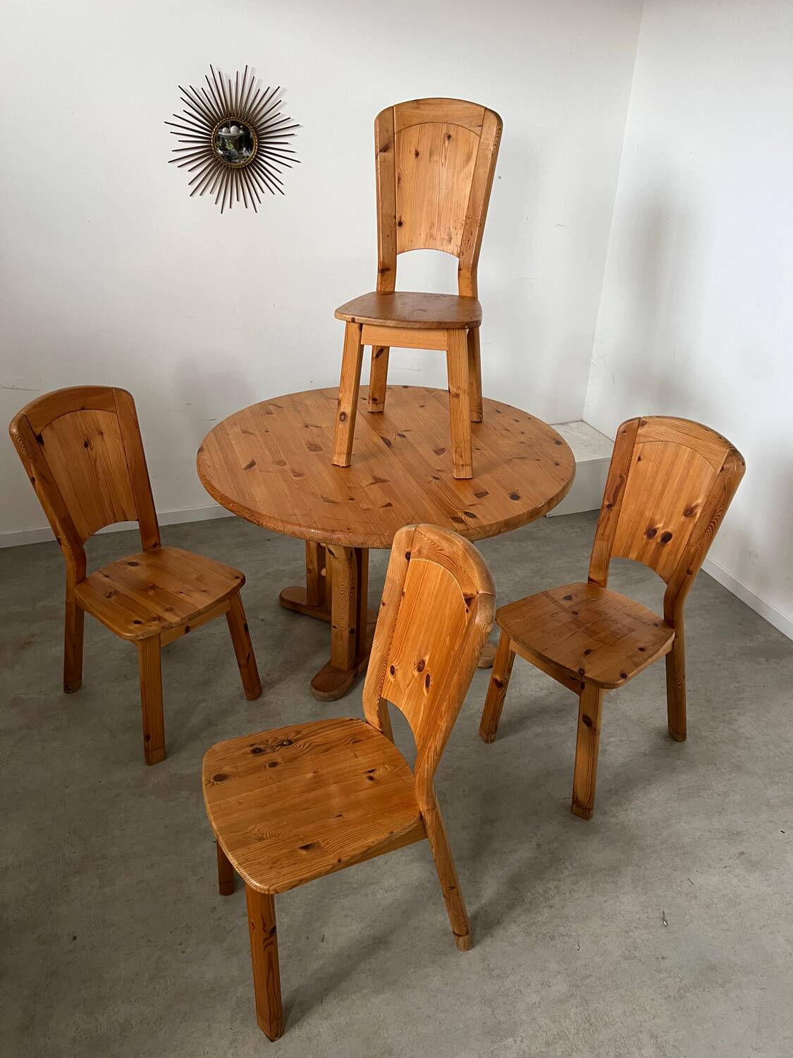 French design pine table and chair set from the 70s brutalist vintage arcs